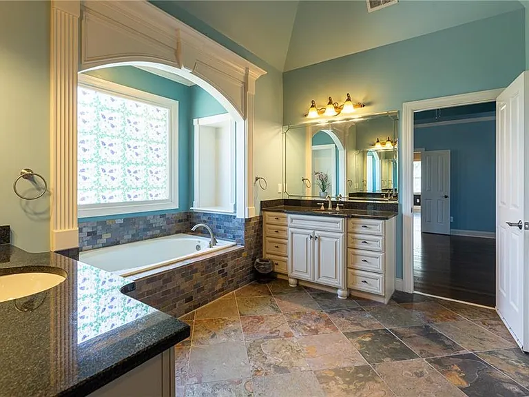 2360 Manor Creek Ct — Photo 34