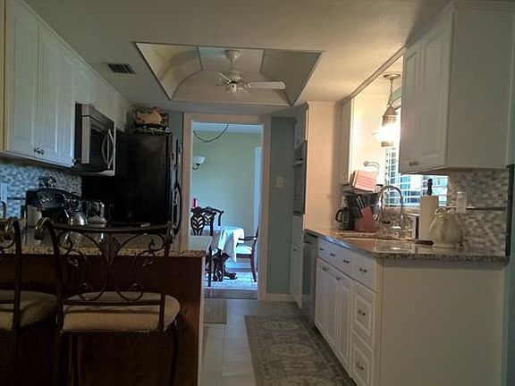 4th image of 2119 Oak Grove Dr