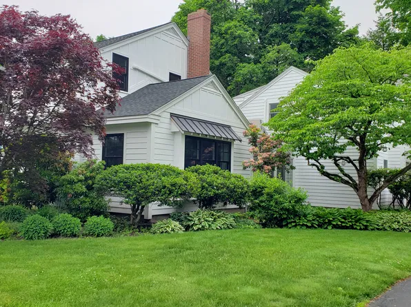 10 Upland Rd #R, Newburyport, MA 01950