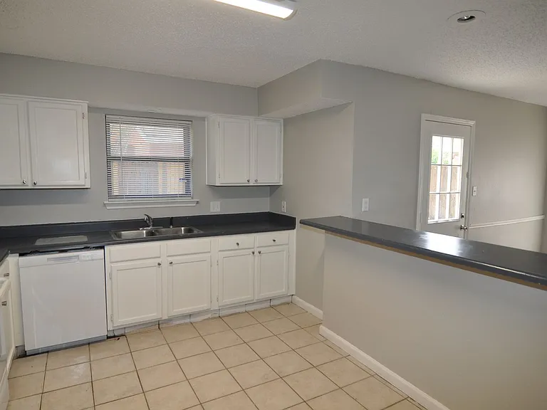 2612 San Sabastian Cir — Photo 8