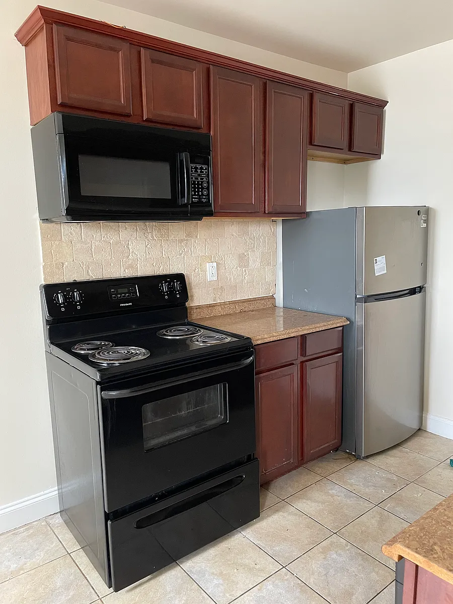 Building Photo - 744 E Vernon Rd #406