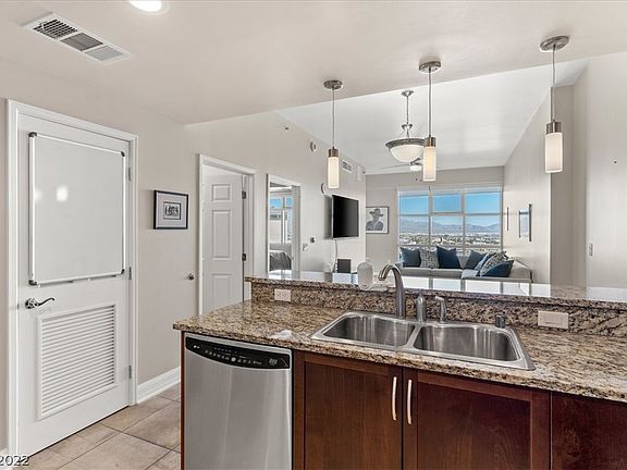 2nd image of 150 N Las Vegas Blvd #1020