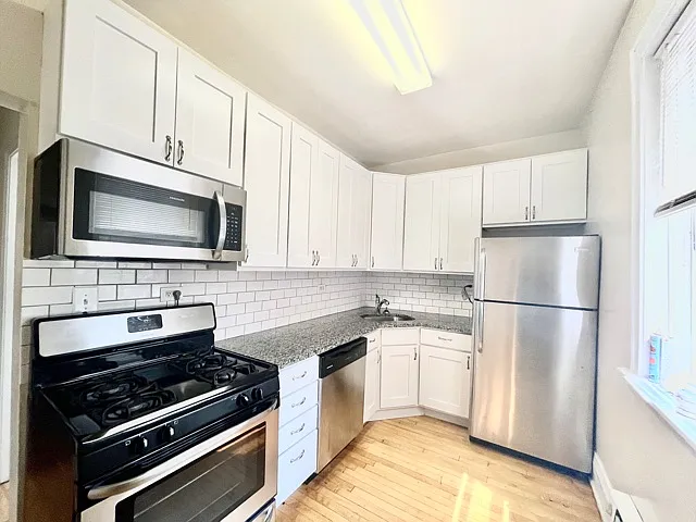 3917 N Southport Ave #1E — Photo 4
