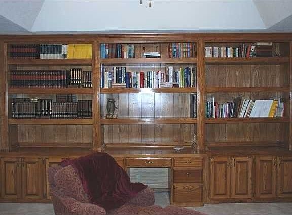 3rd image of 3209 Rosewood Ln