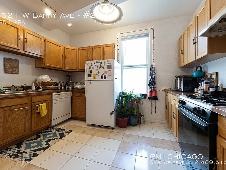 1521 W Barry Ave #2 — Photo 6