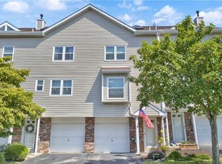 106 Old Village Ln, Bethel Park, PA 15102
