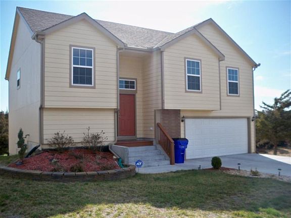 3rd image of 1811 Carmen Ct