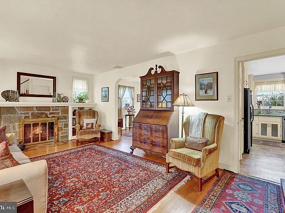 4th image of 1513 Clover Ln