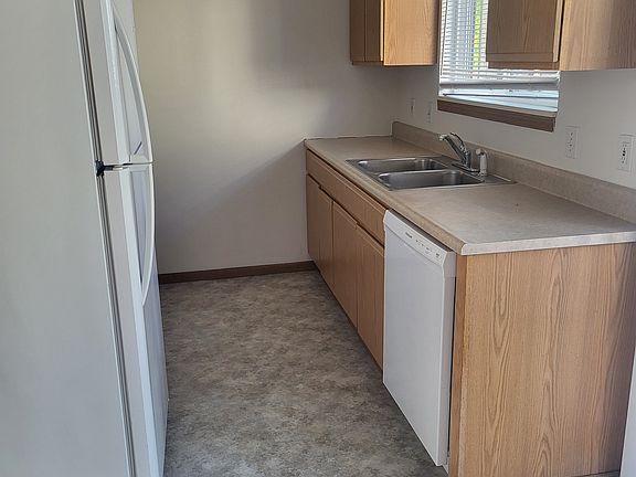 3rd image of 4915 Universal Dr