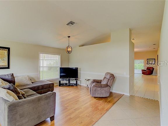 5th image of 1021 Summer Breeze Dr