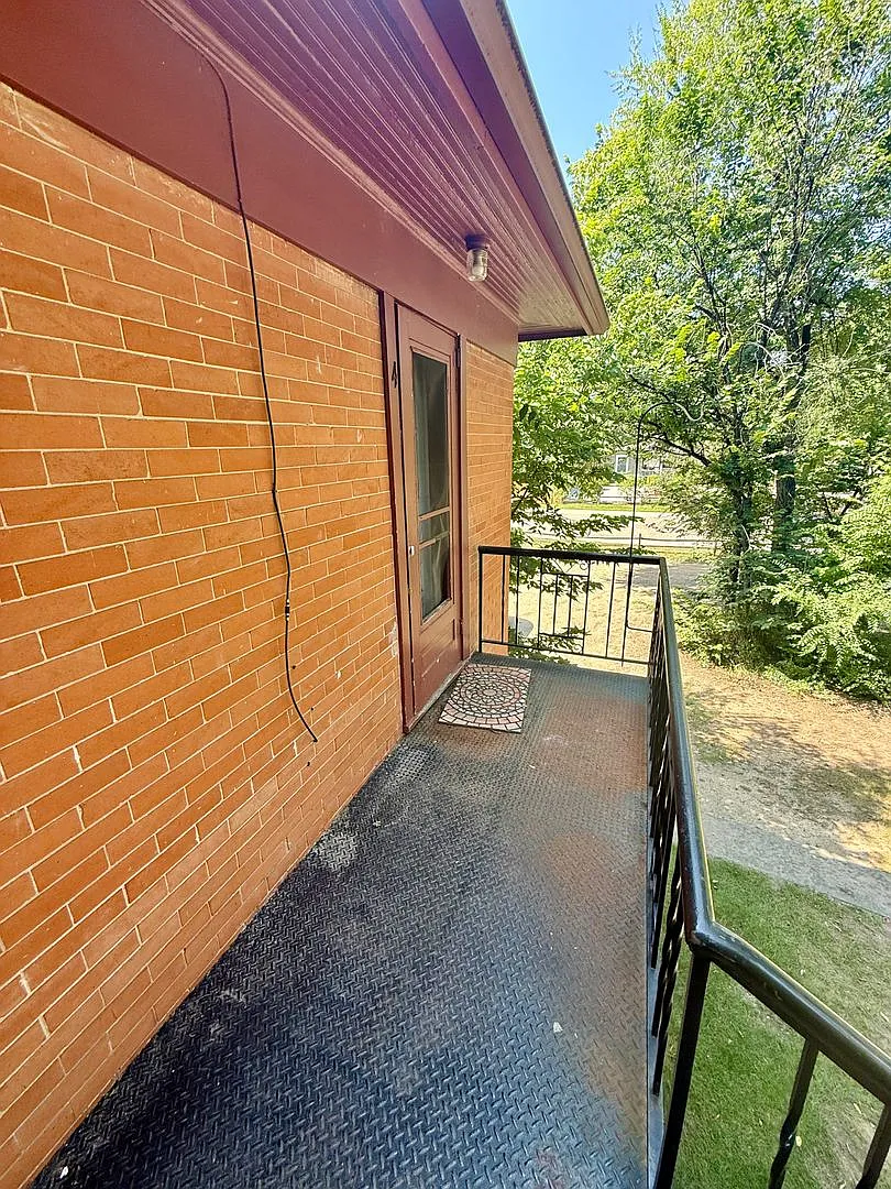 Best Kept Secret! Great Price On This Wonderful One Bedroom! — Photo 3