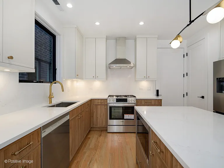 1838 N Rockwell St #1 — Photo 17
