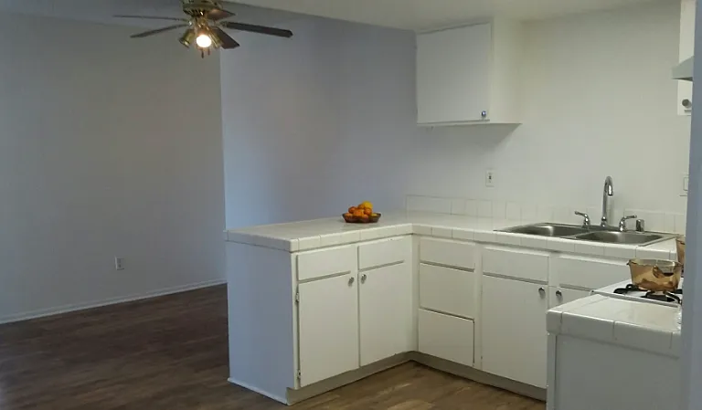1627 N Fair Oaks Ave — Photo 6