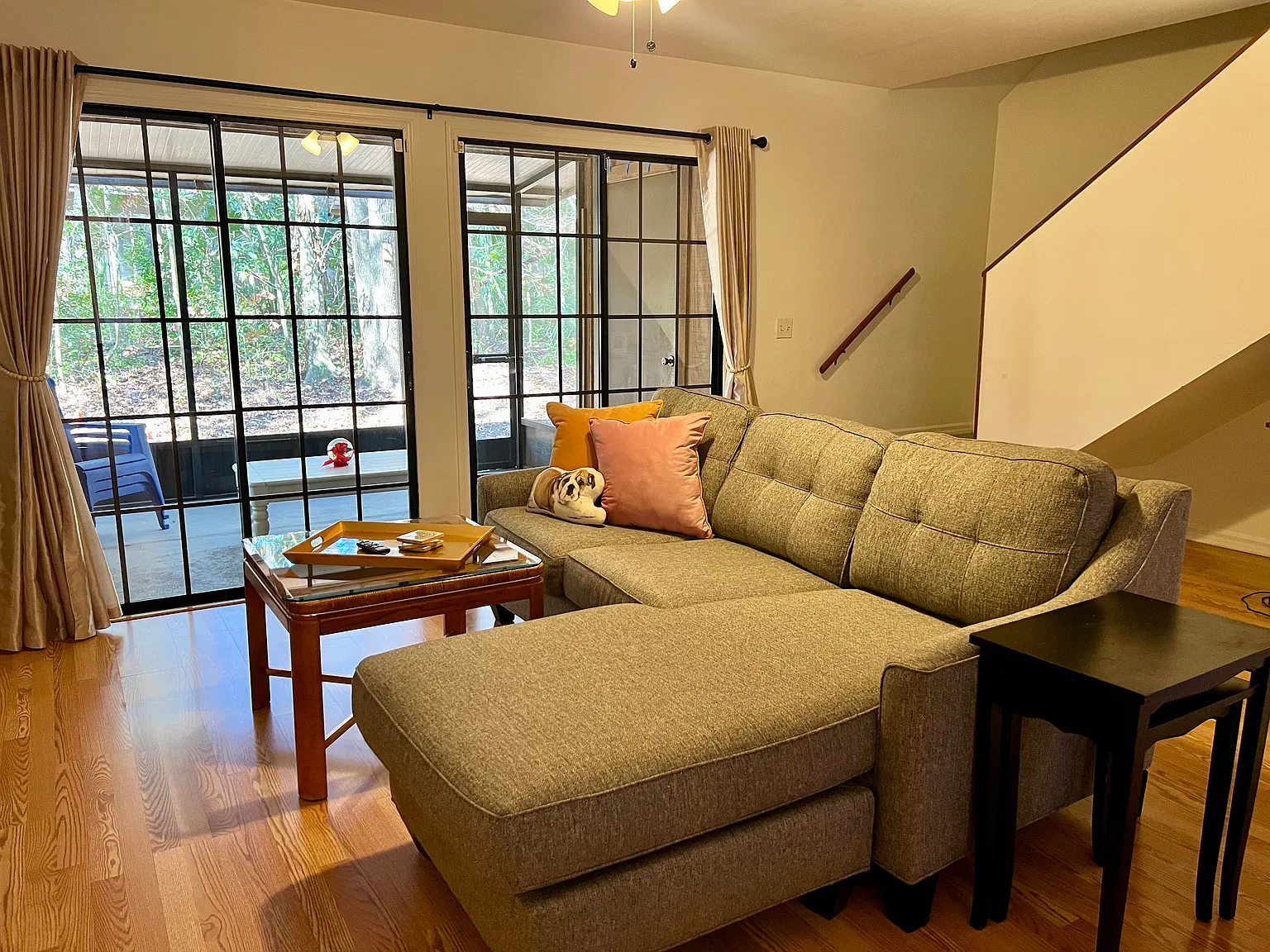 3 bed, 1370 sqft, $2,000 — Photo 2