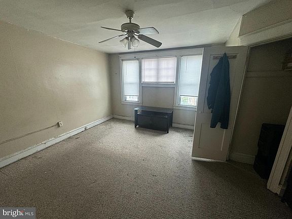 5th image of 806 W Wellens St