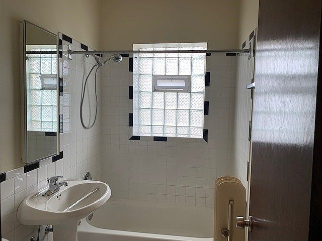 1st image of 1226-34 W Winona St #2W