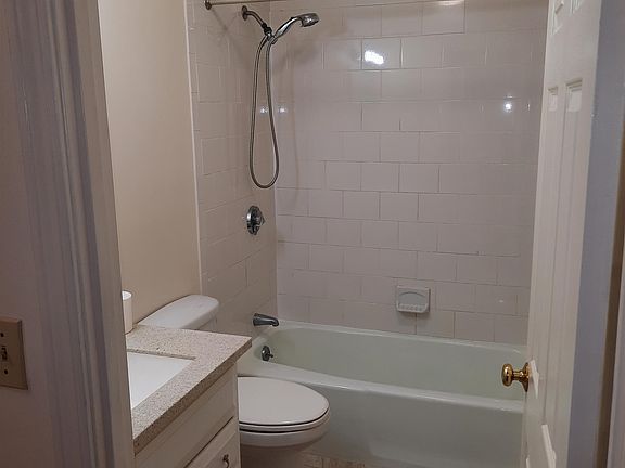 4th image of 14 Strawberry Bank Rd APT 7