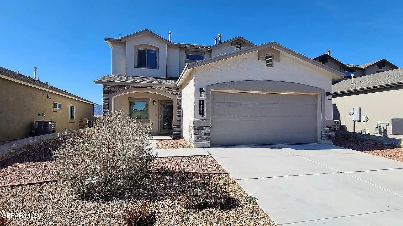 3 bed, 2.5 bath, 1800 sqft, $1,925 — Photo 1