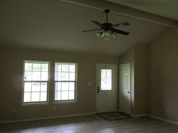 Living Rm w/ Vaulted Ceiling