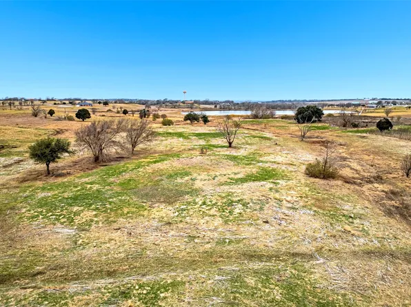 8070 N Lone Star Pkwy, Moody, TX 76557