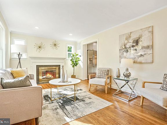4th image of 2862 Stuart Dr