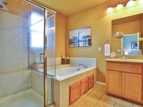 2nd image of 2060 Mendocino Ln