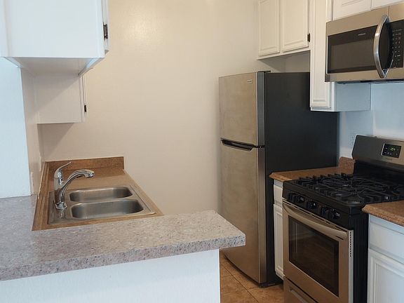 3rd image of 465 Oak St APT 303