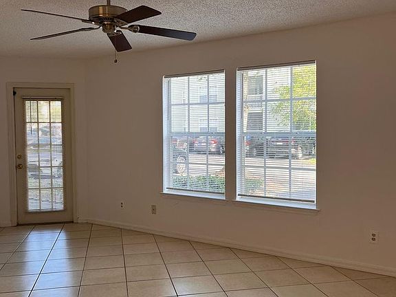 5th image of 6184 Westgate Dr APT 101