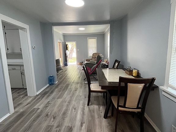 4th image of 302 S Exchange St