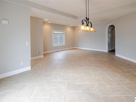 4th image of 413 Cabernet Dr
