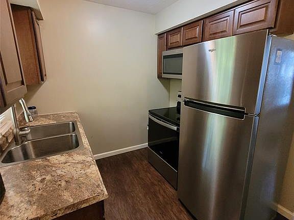 4th image of 4025 Southeastern Ave