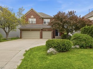 33984 Crown Colony Dr, Avon, OH 44011