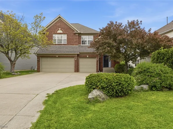 33984 Crown Colony Dr, Avon, OH 44011