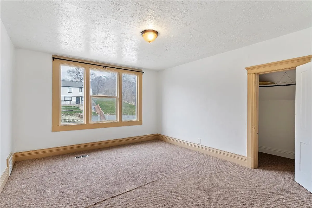 2557 Adams Ave - 2 — Photo 4