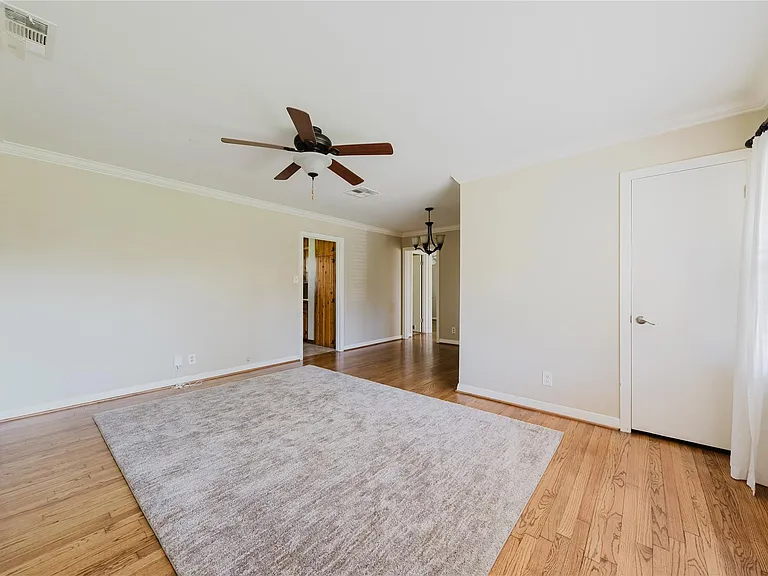 5210 De Lange Ln — Photo 3