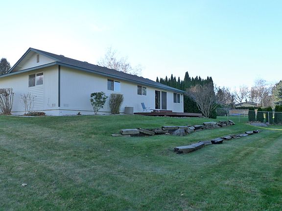 2nd image of 1930 Sheridan Pl