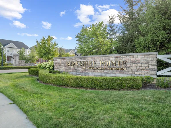 49474 Hartwick Dr, Novi, MI 48374