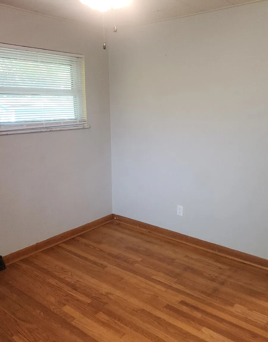 3 bed, 1.0 bath, $1,300 — Photo 4