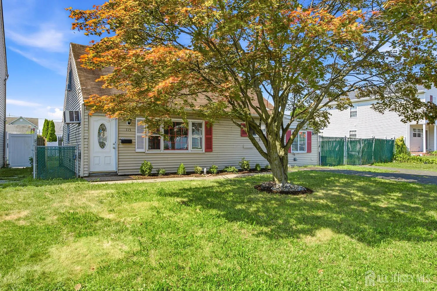 4 bed, 3.0 bath, 1302 sqft, $3,500 — Photo 3