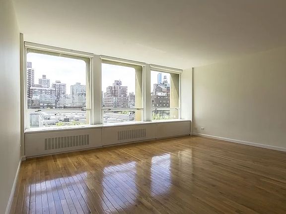 4th image of 300 E 33rd St APT 7P