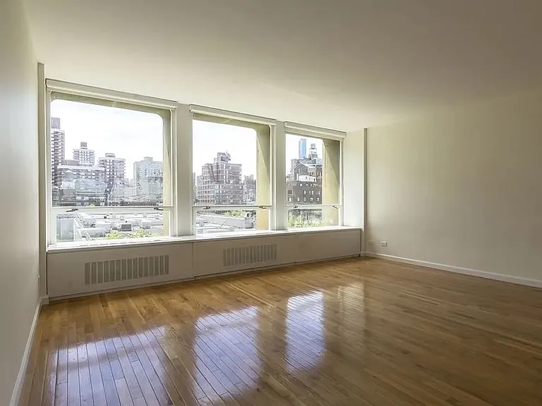 300 E 33rd St #7P — Photo 2
