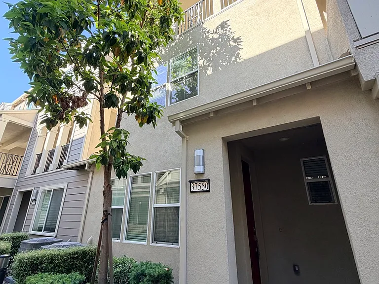 37550 Estuary St — Photo 1