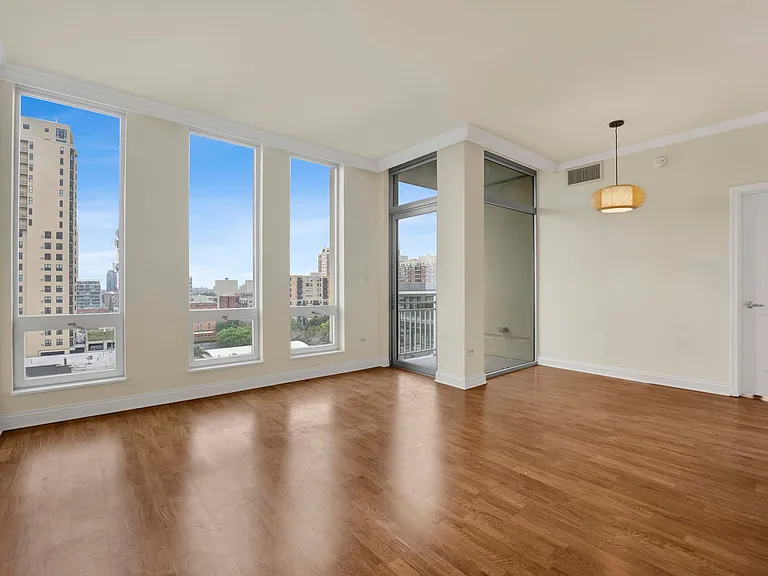 1400 S Michigan Ave #1110 — Photo 2
