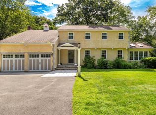 2 Sigmund St, Lynnfield, MA 01940