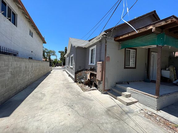 3rd image of 5716 California Ave