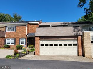 1018 Moorefield Creek Rd SW, Vienna, VA 22180