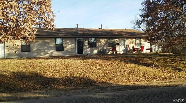 2nd image of 900 Kennett St