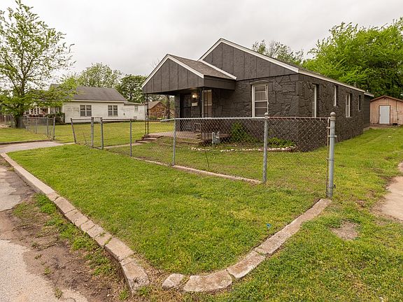 2nd image of 526 S 39th Ave W