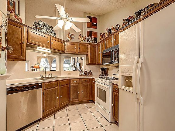 3rd image of 2538 Lakefield Way