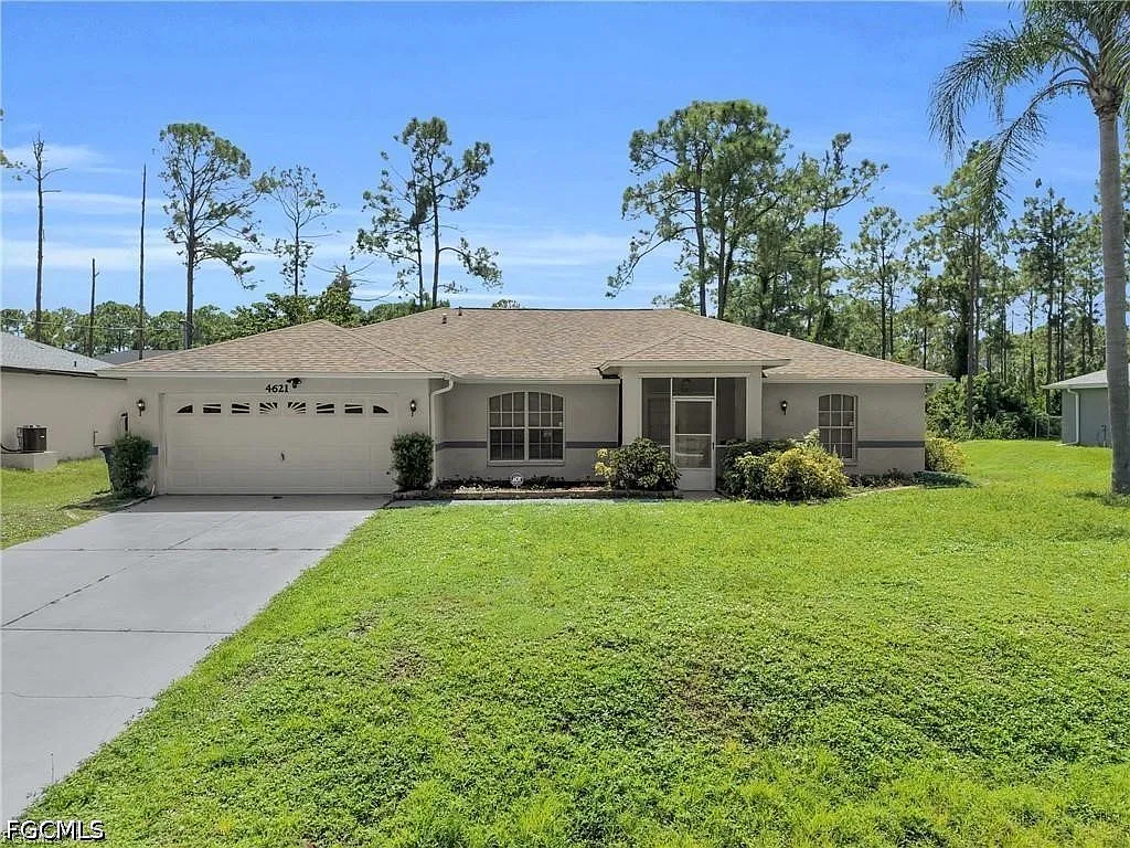 4 bed, 2.0 bath, 1761 sqft, $2,200 — Photo 2